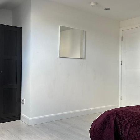 Stunning New 1 Bedroom Apartment London Eksteriør billede