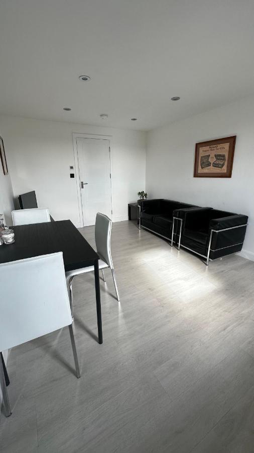 Stunning New 1 Bedroom Apartment London Eksteriør billede